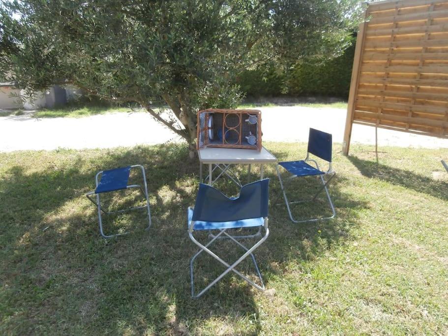 Gite A Caromb Bagian luar foto